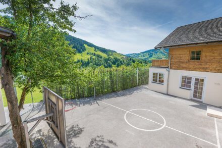 Basketballplatz - Jugendhotel Saringgut, Jugendherberge in Salzburg